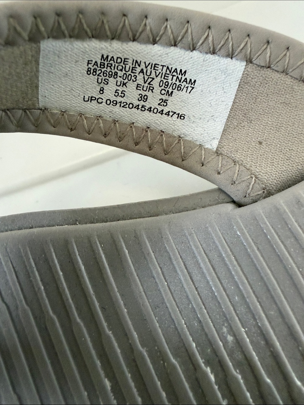 Nike gray Flip Flop Sandals with White Swoosh - Picture 3 of 3